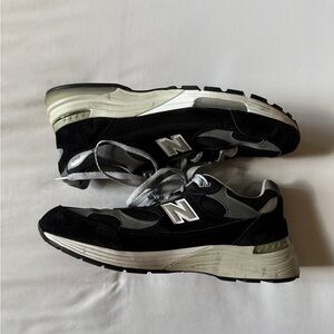 New Balance 992 Black and Silver Athletic Shoes